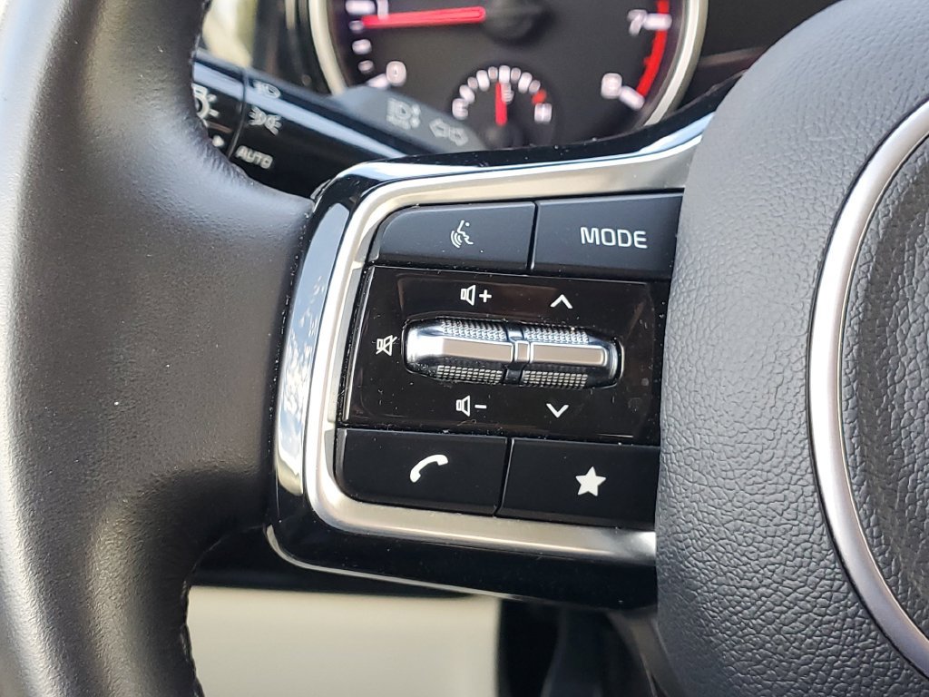 Used 2024 Kia Carnival EX FWD image 24