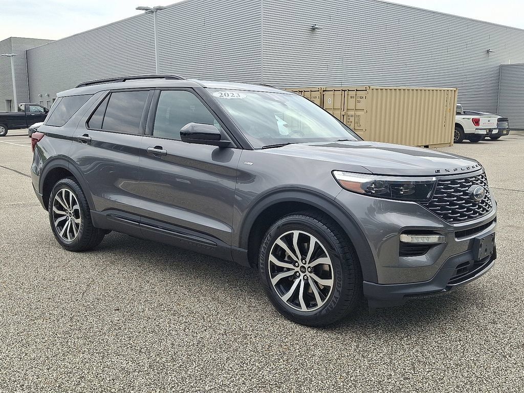 Used 2023 Ford Explorer ST-Line w/ Class IV Trailer Tow Package AWD/4WD image 3