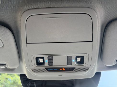 Used 2024 Ford Explorer XLT w/ Equipment Group 202A AWD/4WD image 29