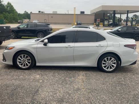 Used 2022 Toyota Camry LE FWD image 8