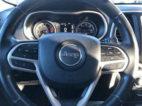 Used 2017 Jeep Cherokee Latitude w/ Safety/Convenience Group image 20