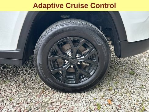 Used 2024 Jeep Grand Cherokee Altitude AWD/4WD image 9