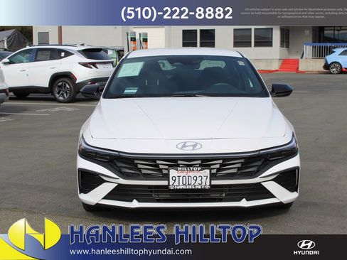 Used 2025 Hyundai Elantra SEL image 4