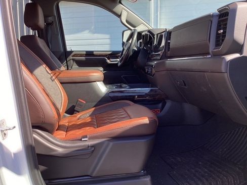 Used 2025 Chevrolet Silverado 2500 LT w/ Z71 Chrome Sport Edition image 7