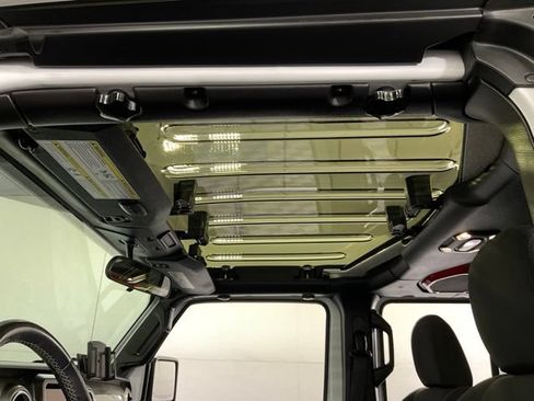 Used 2019 Jeep Wrangler Unlimited Sahara AWD/4WD image 27