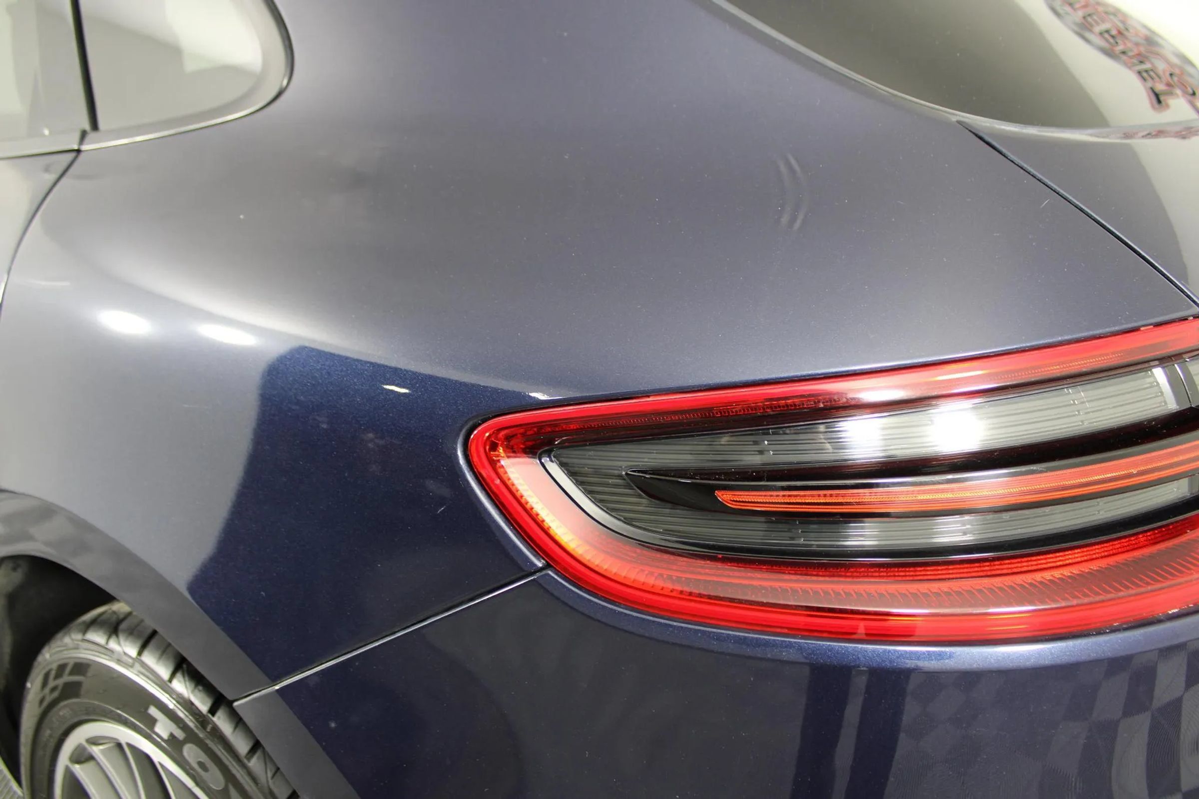 Used 2018 Porsche Macan Sport Edition AWD/4WD image 31
