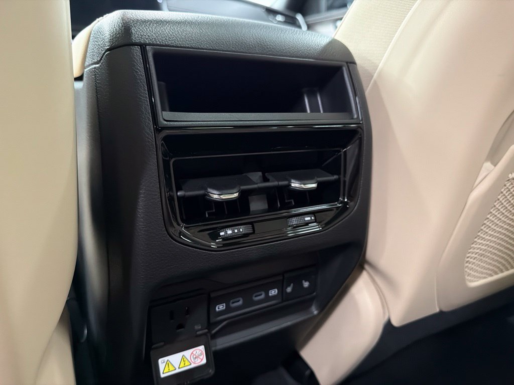 New 2027 Jeep Grand Cherokee Limited AWD/4WD image 12