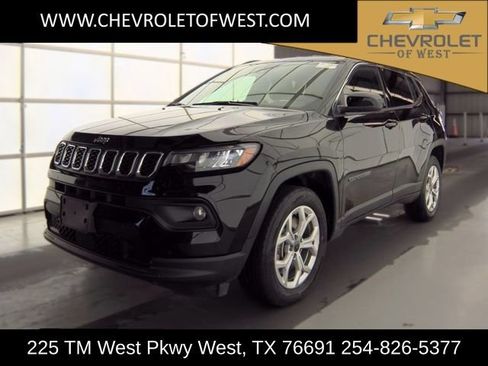 Used 2025 Jeep Compass Latitude AWD/4WD image 1