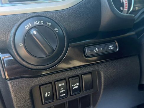 Used 2017 Nissan Titan SV image 23