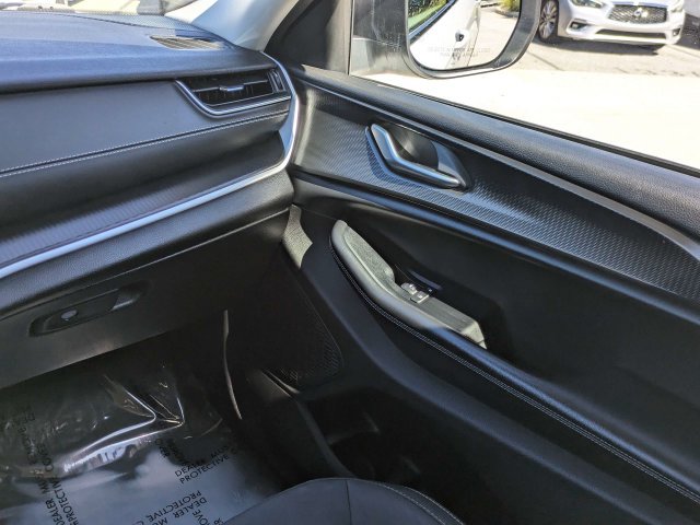 Used 2023 Jeep Grand Cherokee L Laredo AWD/4WD image 16