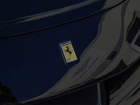 Used 2023 Ferrari SF90 Spider image 5