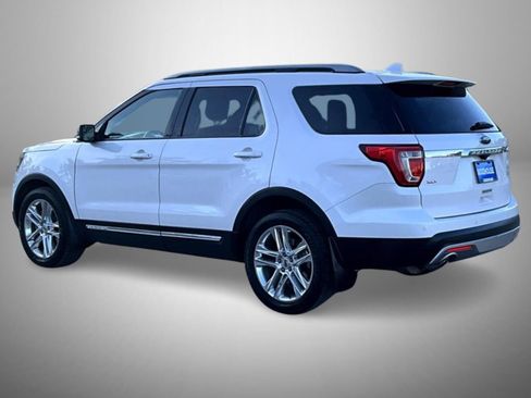 Used 2017 Ford Explorer XLT w/ Equipment Group 202A AWD/4WD image 7