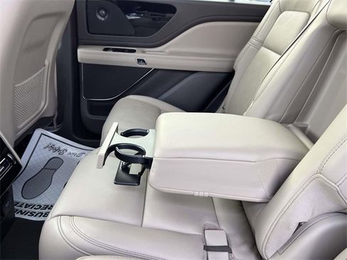 Used 2022 Lincoln Aviator Reserve w/ Elements Package Plus image 16