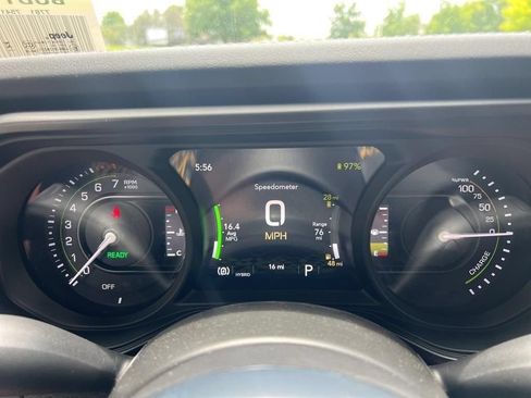Used 2024 Jeep Wrangler Unlimited Sahara AWD/4WD image 17