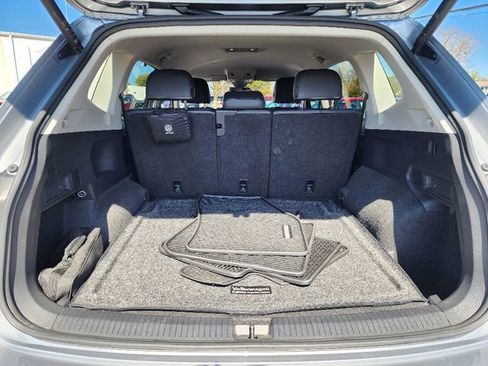 Used 2024 Volkswagen Tiguan SE image 17