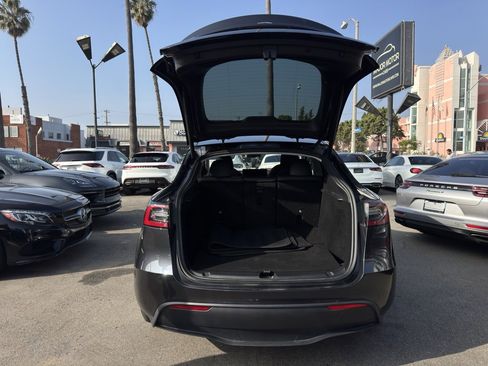 Used 2024 Tesla Model Y Long Range image 7
