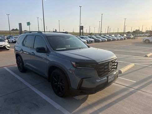 Used 2025 Honda Pilot Black Edition image 5