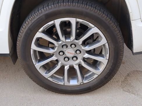 Used 2022 GMC Acadia Denali w/ Denali Ultimate Package FWD image 33