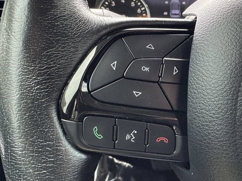 Used 2018 Jeep Renegade Altitude w/ UConnect 8.4 Nav Group AWD/4WD image 18
