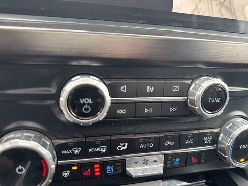 Used 2023 Ford F450 Lariat w/ FX4 Off-Road Package image 19