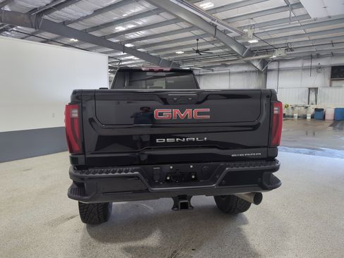 Used 2024 GMC Sierra 3500 Denali w/ Denali Reserve Package image 4