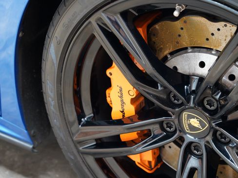 Used 2020 Lamborghini Huracan EVO RWD image 74