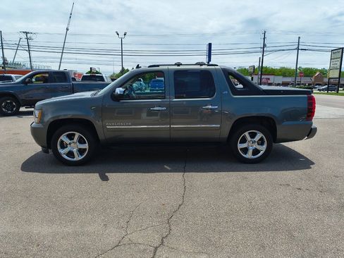 Used 2011 Chevrolet Avalanche LTZ AWD/4WD image 8