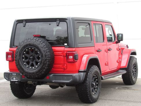 Used 2018 Jeep Wrangler Unlimited Sahara w/ Uconnect 4C Nav & Sound Group AWD/4WD image 6