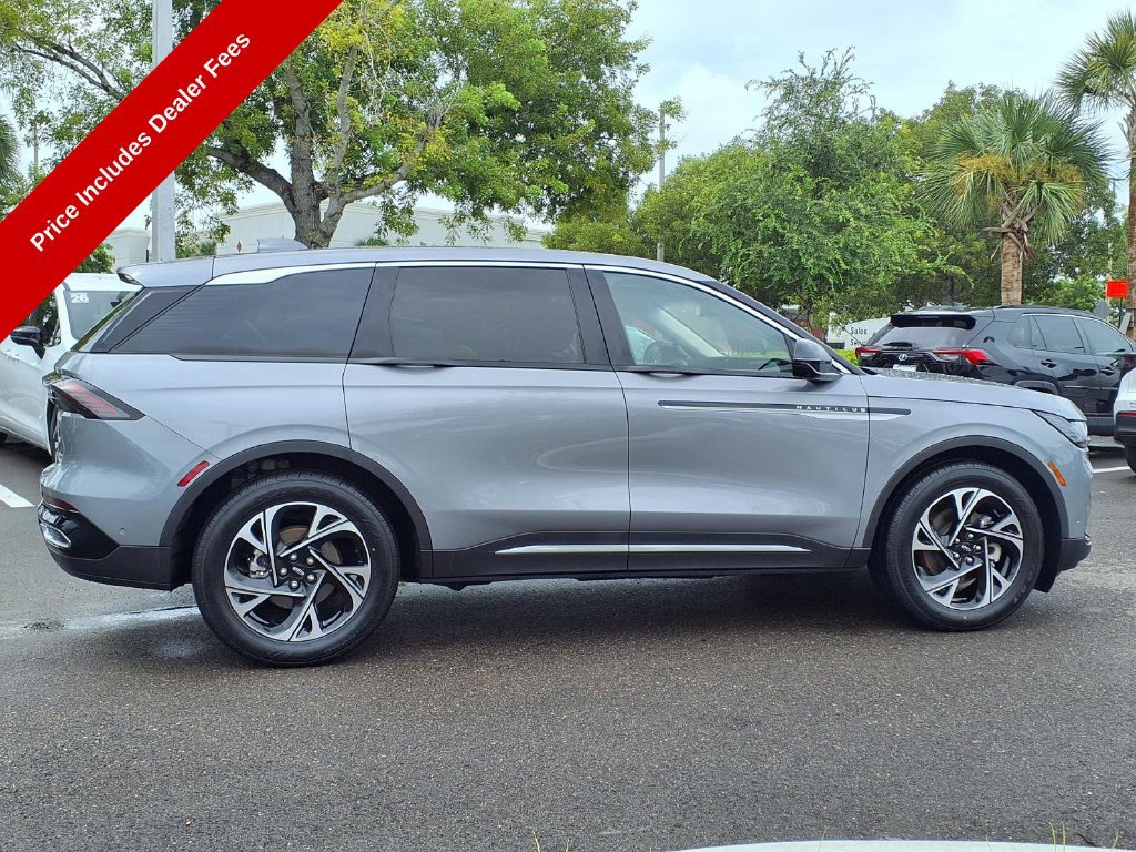 Used 2024 Lincoln Nautilus Premier AWD/4WD image 10