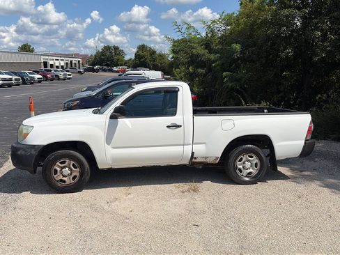 Used 2011 Toyota Tacoma 2WD Regular Cab image 2