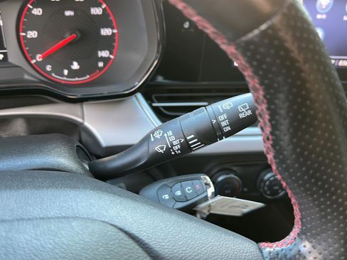 Used 2024 Chevrolet Trax RS w/ Sunroof Package image 27