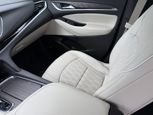 Used 2024 Buick Enclave Avenir w/ Avenir Technology Package image 15