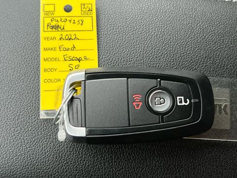 Used 2022 Ford Escape SE image 35