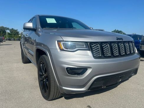 Used 2021 Jeep Grand Cherokee Laredo X AWD/4WD image 3