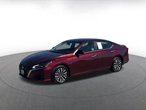 Used 2024 Nissan Altima 2.5 SV image 7