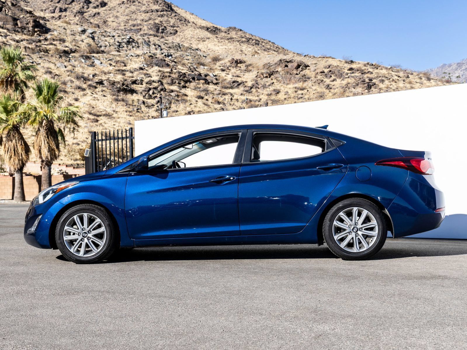 Used 2016 Hyundai Elantra SE w/ Option Group 02 FWD image 4