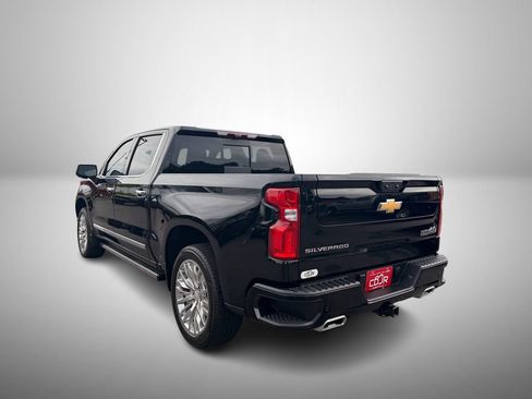 Used 2025 Chevrolet Silverado 1500 High Country w/ High Country Premium Package AWD/4WD image 3