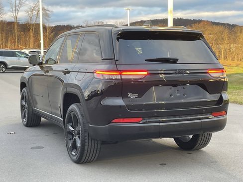 Used 2022 Jeep Grand Cherokee Altitude image 6