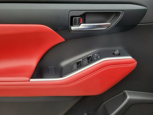 Used 2022 Toyota Highlander XSE image 20