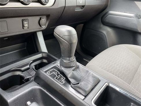 Used 2018 Toyota Tacoma SR image 31