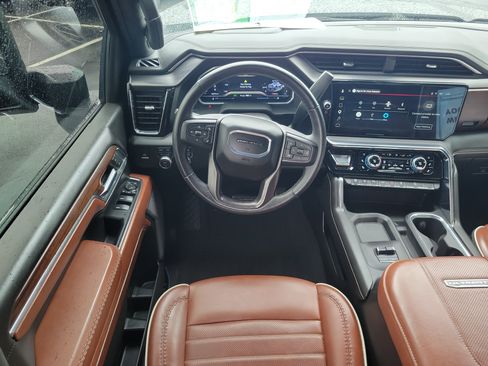 Used 2024 GMC Sierra 2500 Denali Ultimate AWD/4WD image 10
