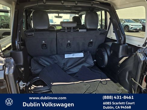 Used 2023 Jeep Wrangler Unlimited Rubicon 4xe w/ Cold Weather Group AWD/4WD image 27