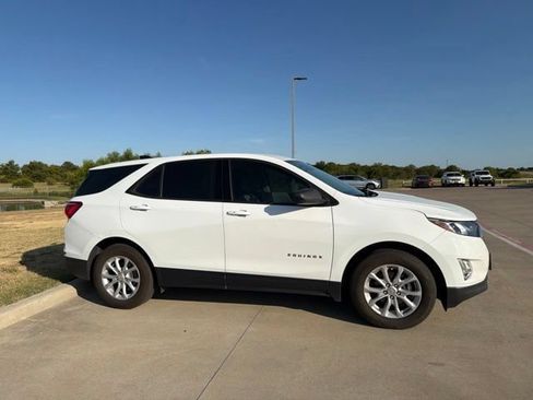 Used 2019 Chevrolet Equinox LS FWD image 3