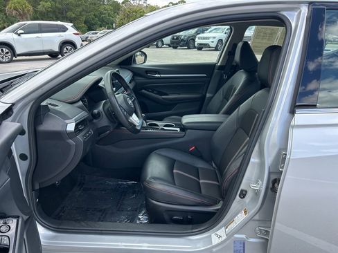 Certified 2025 Nissan Altima 2.5 SR FWD image 17