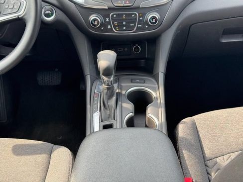 Used 2024 Chevrolet Equinox LT AWD/4WD image 10