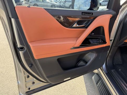 Used 2024 Lexus LX 600 4WD w/ Ultra Luxury Package image 12