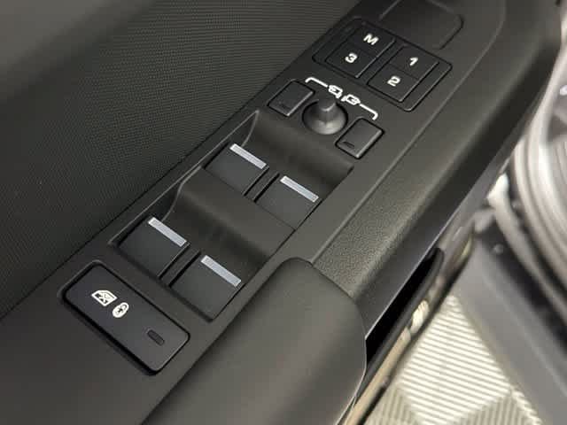 New 2026 Land Rover Defender 110 OCTA AWD/4WD image 21