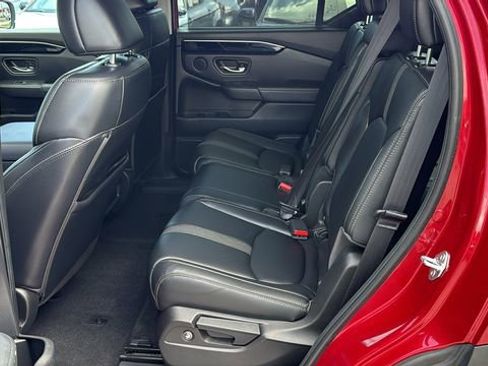 Used 2023 Honda Pilot Touring image 17