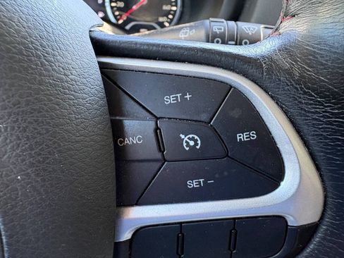 Used 2017 Jeep Renegade Trailhawk AWD/4WD image 9