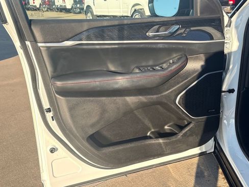 Used 2022 Jeep Grand Cherokee Trailhawk w/ Luxury Tech Group III image 13